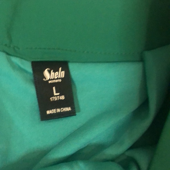 Never worn wide leg flair green dress pant with back zip detail - Picture 2 of 3